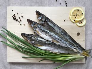 Рыцарское мясо говядины: Корюшка вяленая с икрой