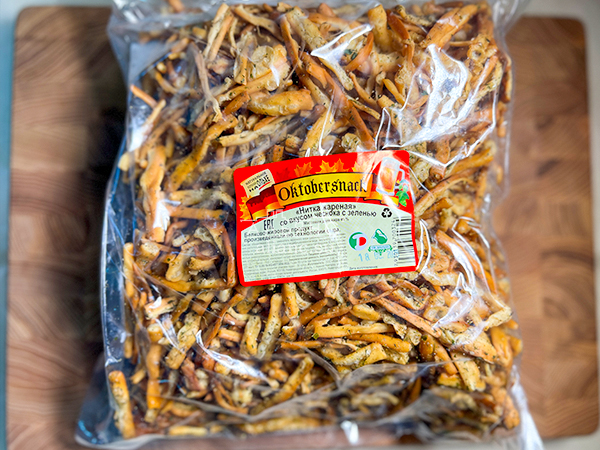 Нитка ЖАРЕНАЯ "Чеснок с зеленью" Oktobersnack 1 кг (сырный продукт) в Липецке